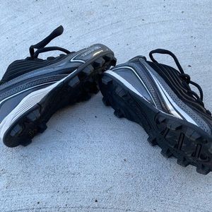 Kids rawling brand cleats soccer/softball